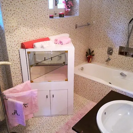 Liz فندق مبيت وإفطار فاريسّي